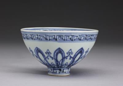 图片[2]-Teacup in underglaze blue with lotus petal decor, Ming dynasty, Yongle reign (1403-1424)-China Archive